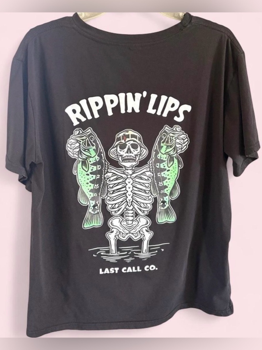 Black 'Rippin' Lips' Graphic Tee - size Large - Picture 2 of 4
